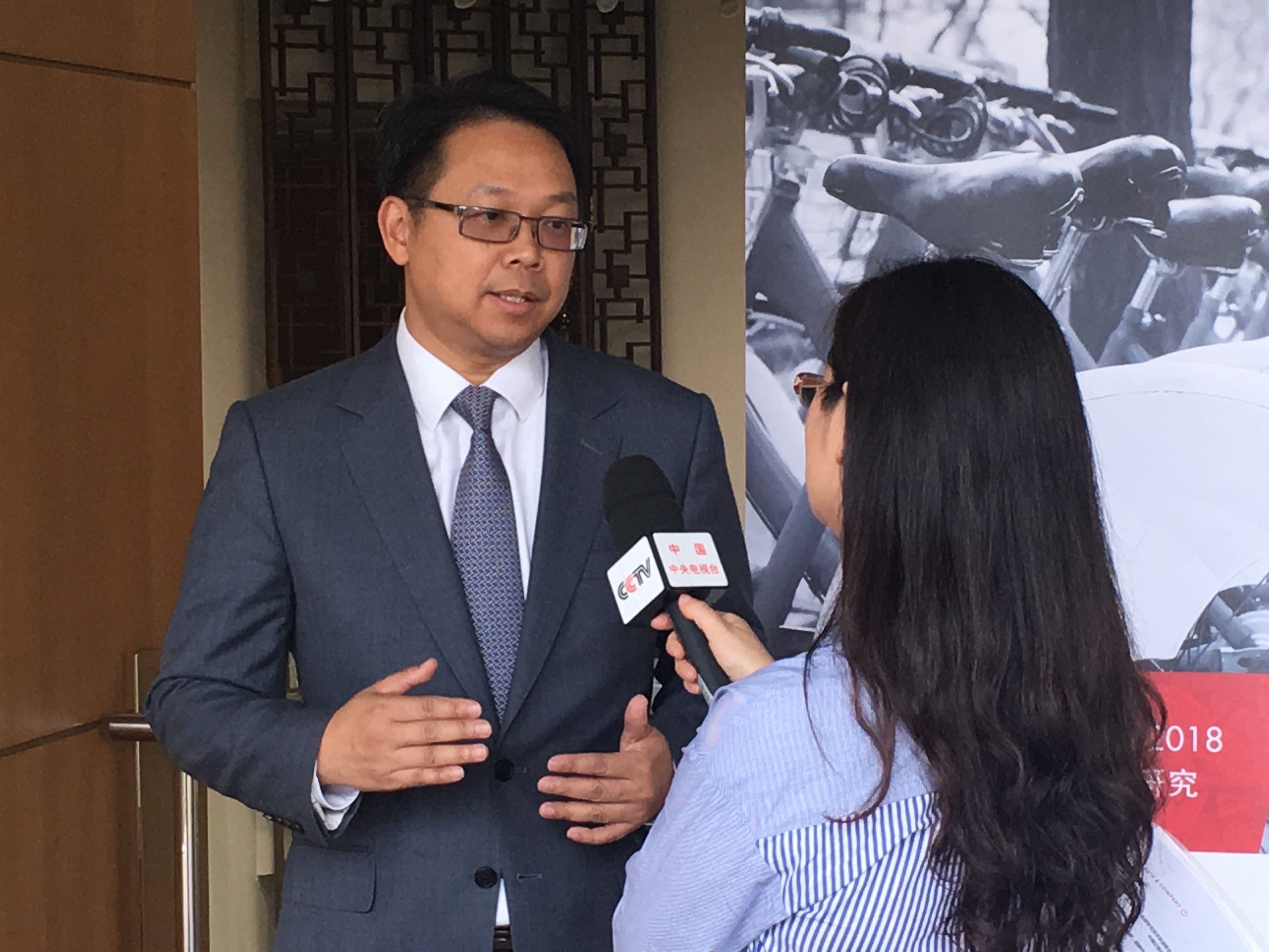 曾伟民接受媒体采访